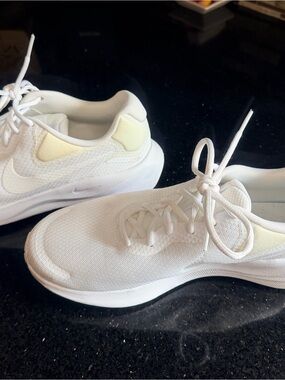 Nike Revolution 7 women's road running shoes in white size 10